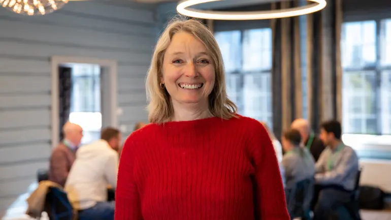 I GANG: Senterleder Kristin Falk er glad for at startskuddet har gått. Senterleder og professor Kristin Falk